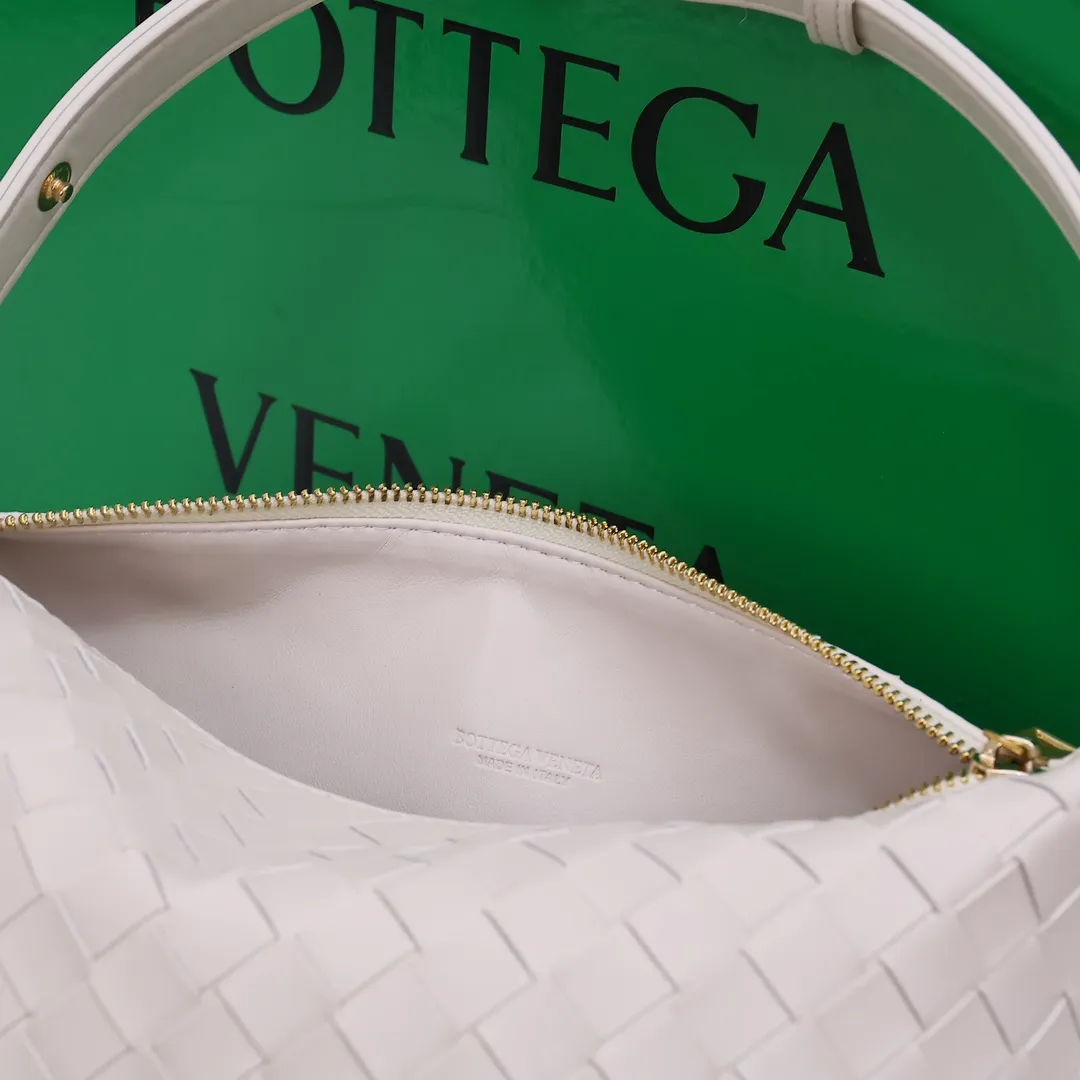 All categories Official website "Brand Women's Bags" Women's Bags 💙 BV 2026 new BV portable shoulder bag